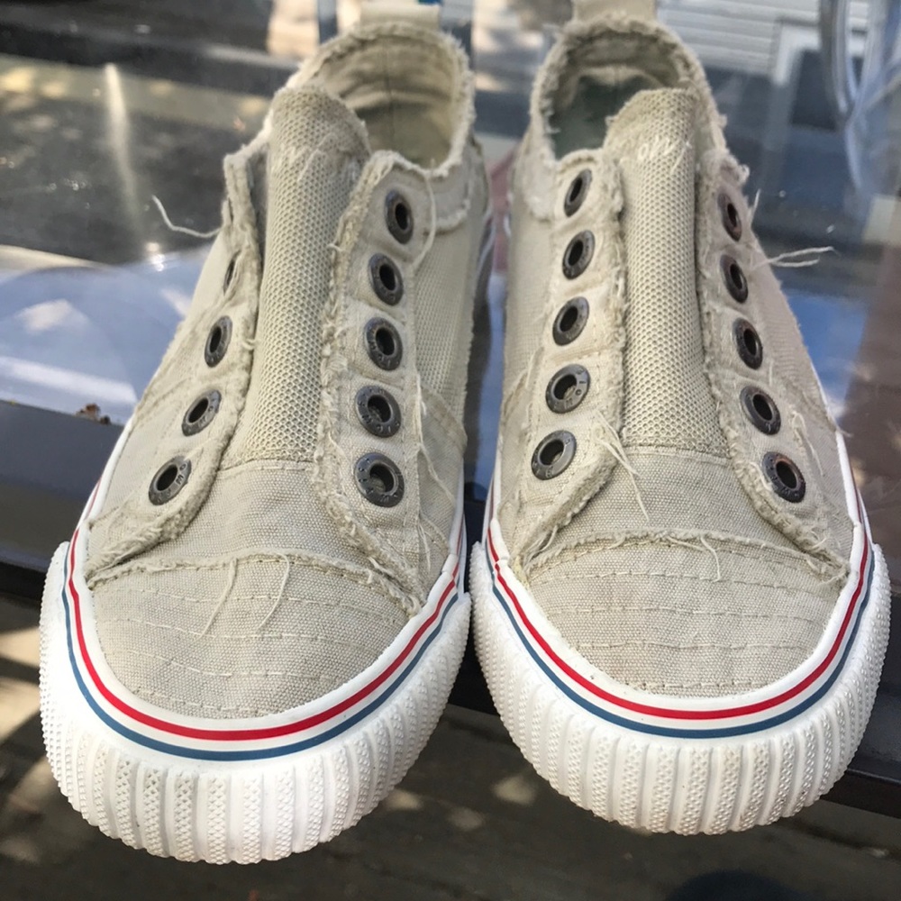 Blowfish size 6 sneakers